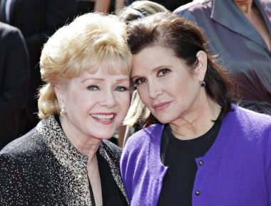 Το «τελευταίο αντίο» είπαν στις Debby Reynolds και Carrie Fisher στο Los Angeles συγγενείς και φίλοι - Ανάμεσά τους πλήθος καλλιτεχνών (φωτό, βίντεο)